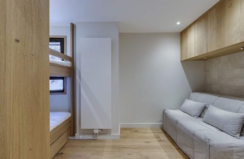 Le Cret Apartment | Charming 2-Bedroom Renovated Apartment with Parking and Ski Locker, 500m from Val d'Isère Center