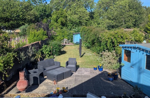 Newport Apartment | Charming 2-Bedroom Cottage with Garden, Conservatory & Castle Views – Near Newport