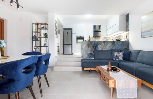 Markopoulo Mesogaias House | Charming 2-bedroom house with WiFi and AC in wonderful Porto Rafti