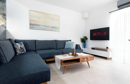 Markopoulo Mesogaias House | Charming 2-bedroom house with WiFi and AC in wonderful Porto Rafti