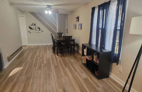 Franklin House | Charming 2-bedroom guest house with WiFi, AC in Franklin