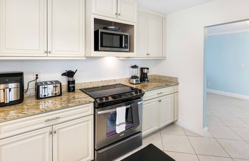 Caloosahatchee House | Charming 2-bedroom house with WiFi, AC in lovely Cape Coral