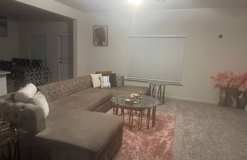 Fort Worth House | Charming 2-bedroom house in brilliant Fort Worth with WiFi, AC