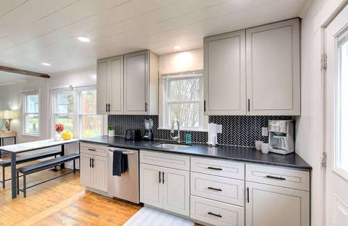 Parker House | Charming 2-bedroom house with WiFi, AC in amazing Greenville