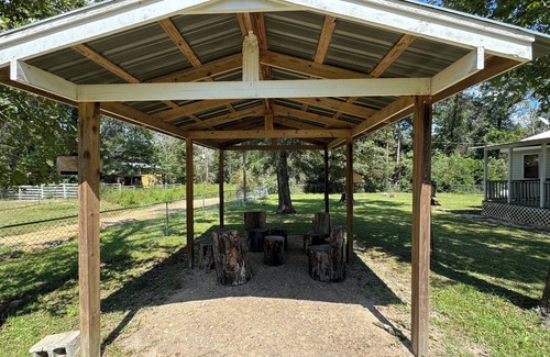 Livingston House | Charming 2-bedroom house with WiFi, AC in cool Livingston