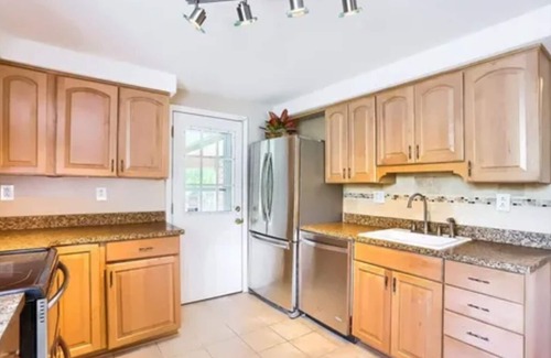 McKnight House | Charming 2-bedroom house in fabulous Pittsburgh with WiFi, AC