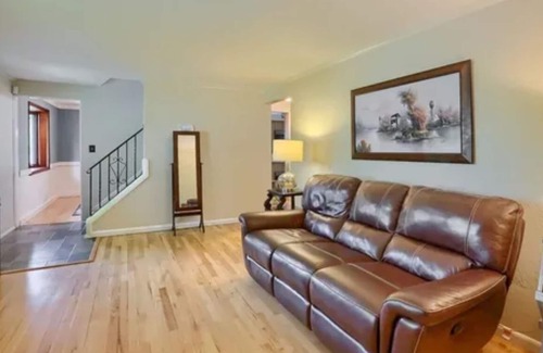 McKnight House | Charming 2-bedroom house in fabulous Pittsburgh with WiFi, AC