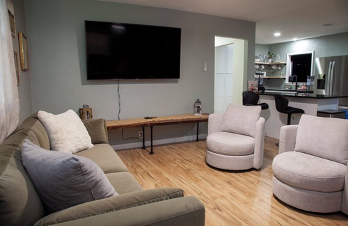 Richardson House | Charming 2-bedroom house in North Dallas -Fully Updated inc 2 dual monitor desks