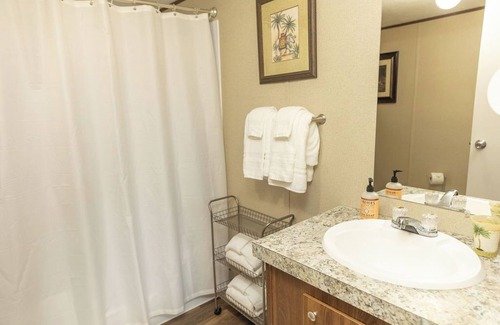 Alexander House | Charming 2-bedroom house with WiFi, AC in welcoming Weaverville