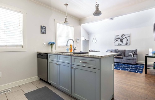 Villa Heights House | Charming 2-bedroom house with AC, WiFi in wonderful Charlotte