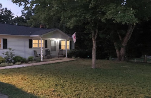 East Bend House | Charming 2-bedroom house with WiFi, AC in quaint and peaceful town of East Bend