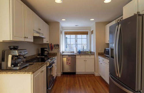 Katama House | Charming 2-bedroom house in Katama with WiFi, AC