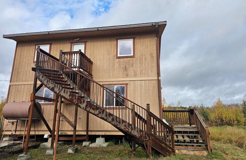 Fairbanks House | Charming 2-bedroom house just 12 miles from airport with spectacular auroras.