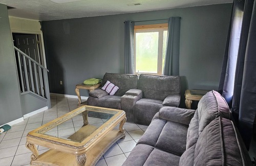 Fairbanks House | Charming 2-bedroom house just 12 miles from airport with spectacular auroras.