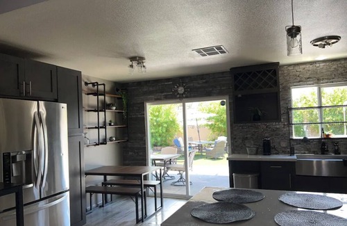 Las Vegas House | Charming 2-bedroom house in fantastic Las Vegas with AC, WiFi Casita los Hermano