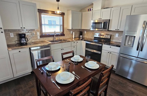 Red Cloud House | Charming 2-bedroom house with WiFi, AC in Red Cloud