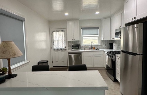 Point Loma Heights House | Charming 2-bedroom house in Point Loma California with garage and outdoor patio.