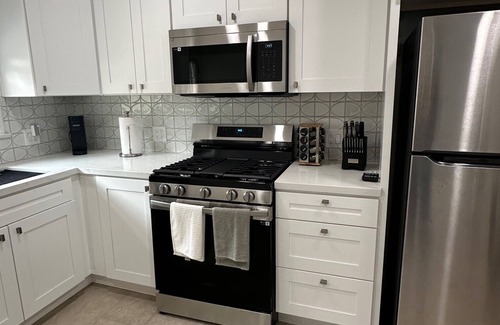 Point Loma Heights House | Charming 2-bedroom house in Point Loma California with garage and outdoor patio.