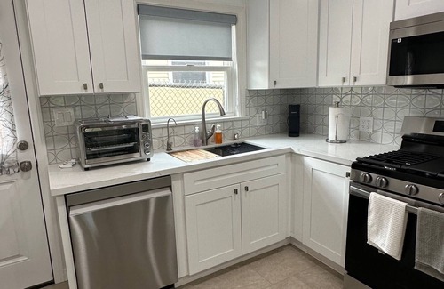 Point Loma Heights House | Charming 2-bedroom house in Point Loma California with garage and outdoor patio.