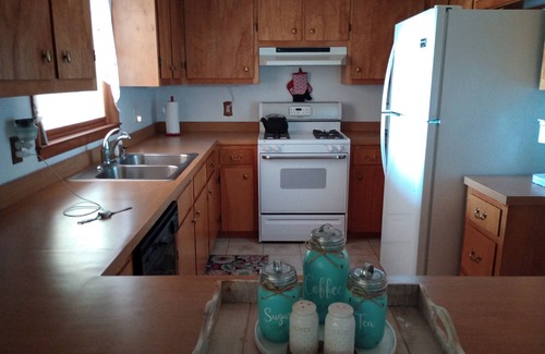 Sylva House | Charming 2-bedroom home located in gated community. Long range view over Sylva.
