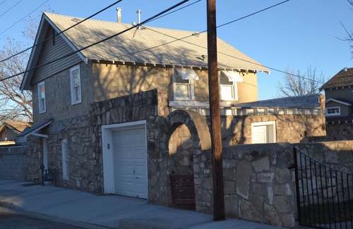 Roswell House | Charming 2 Bedroom Home next to Cahoon Park