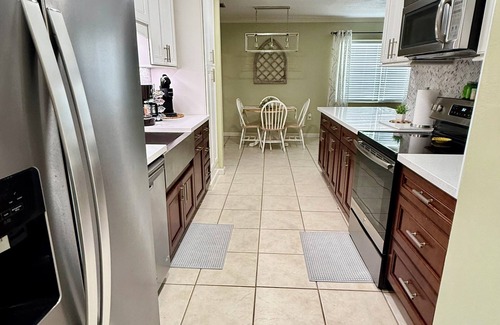 Sebring House | Charming 2-bedroom home in beautiful Sebring with tranquil reading & work space.