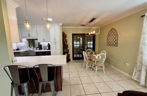 Sebring House | Charming 2-bedroom home in beautiful Sebring with tranquil reading & work space.