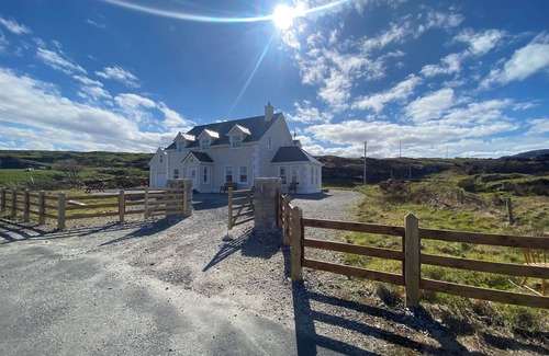 Ardara House | Charming 2-bedroom home with Ocean Views in delightful Donegal