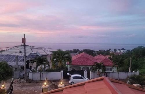 Salt Gut House | Charming 2-bedroom house in marvelous Boscobel with WiFi, AC
