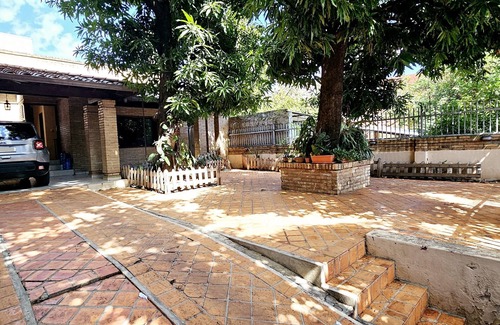 Asuncion House | Charming 2-bedroom house with WiFi, AC in wonderful Asunción Paraguay