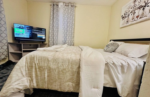 Aberdeen House | Charming 2-bedroom house in Aberdeen with WiFi and AC