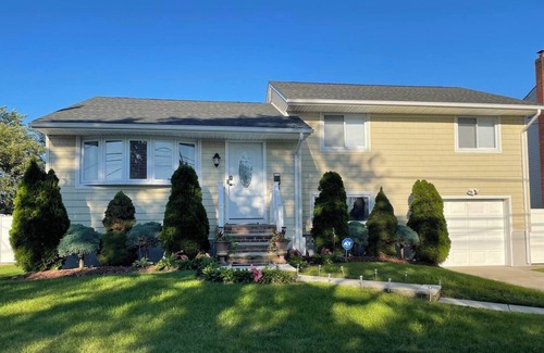 Freeport House | Charming 2-bedroom house with WiFi, AC in wonderful Freeport