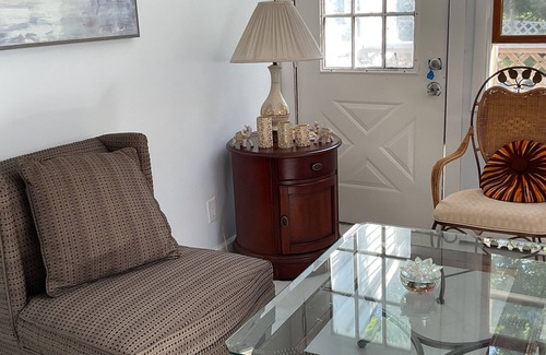 Holbrook House | Charming 2-bedroom house in delightful Holbrook with AC