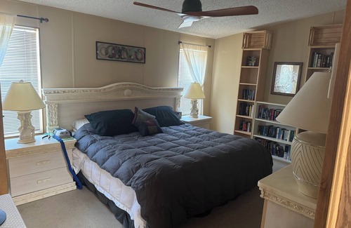 Lakeland House | Charming 2-bedroom house in Lakeland with AC