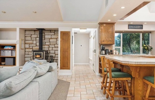 Midpines House | Charming 2-bedroom house with WiFi, AC, EV charger NEAR Yosemite
