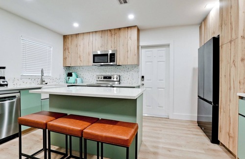 Ridge Wood Heights House | Charming 2-bedroom house near Siesta Key