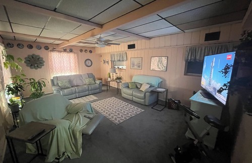 Seminole House | Charming 2-bedroom house in awesome Seminole close to shopping and beaches