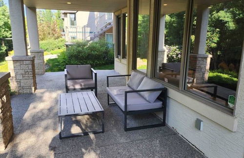 Southwest Calgary House | Charming 2-bedroom house with AC, WiFi in fantastic Calgary