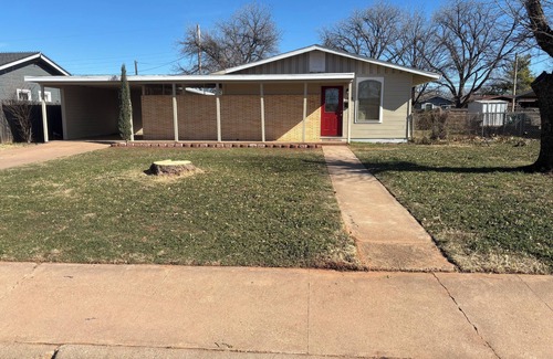 Abilene House | Charming 2 bedroom house with WiFi, Central heat/air, covered parking in Abilene