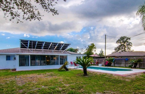 Deltona Lakes House | Charming 2-bedroom house with AC, WiFi in lovely Deltona