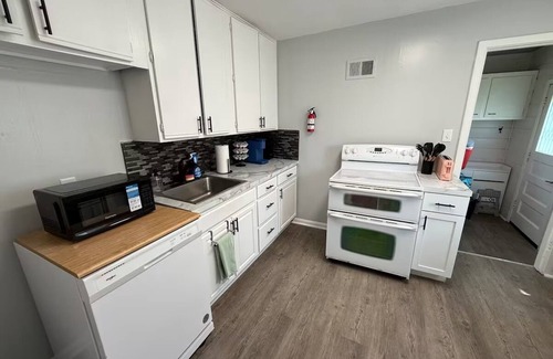 Fremont House | Charming 2-bedroom house in welcoming Fremont with AC
