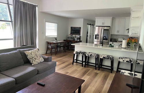 Experiment House | Charming 2-bedroom house with AC, WiFi in Griffin