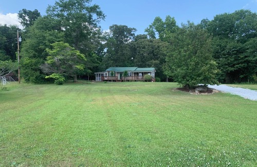 Jackson House | Charming 2-bedroom house with Country setting minutes from Jackson Square