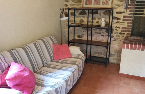 Cuille House | Charming 2-bedroom house in soothing Cuillé with WiFi