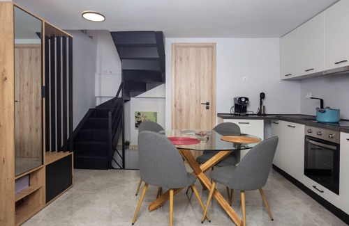 New Kypseli House | Charming 2-bedroom house with WiFi, AC in fantastic Athina