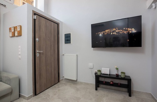 New Kypseli House | Charming 2-bedroom house with WiFi, AC in fantastic Athina