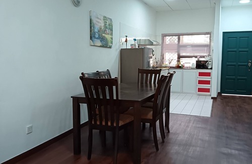 Kuah House | Charming 2-bedroom house with Pool, WiFi, Kitchen, AC in Langkawi Island