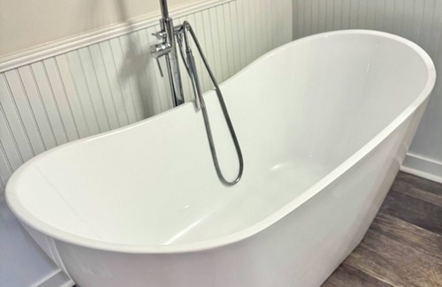 Apex House | Charming 2-bedroom house- newly renovated