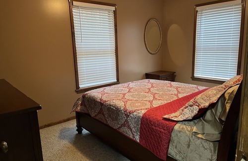 Geneva House | Charming 2-bedroom house in Geneva near wineries, Spire and local attractions
