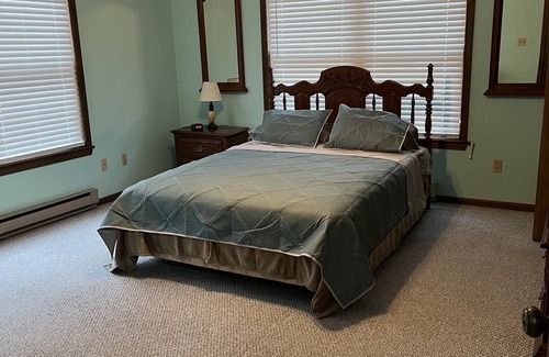Geneva House | Charming 2-bedroom house in Geneva near wineries, Spire and local attractions
